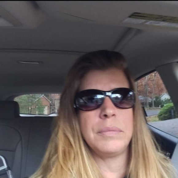 Meet your Posher, Myndi - Picture 1 of 1